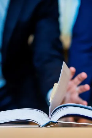 Fiscale behandeling van makelaarsvergoedingen in hoofde van de speler